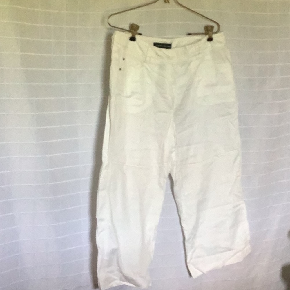 Larry Levine size 10 white capris